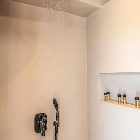 Lunar House Ll * Volax