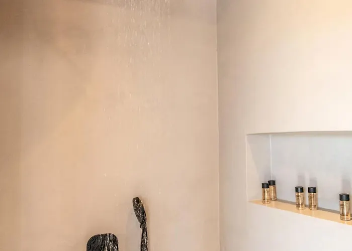 Lunar House Ll * Volax